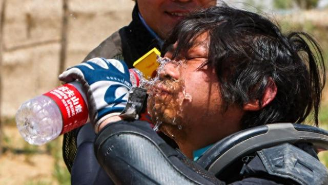 世界杯手机直播-张雪机车夺冠刷屏之后：为什么让人热血沸腾，也值得冷静看懂|世界超级摩托车锦标赛|波尔蒂芒赛道|摩托|摩托车|赛道_新浪体育_新浪新闻