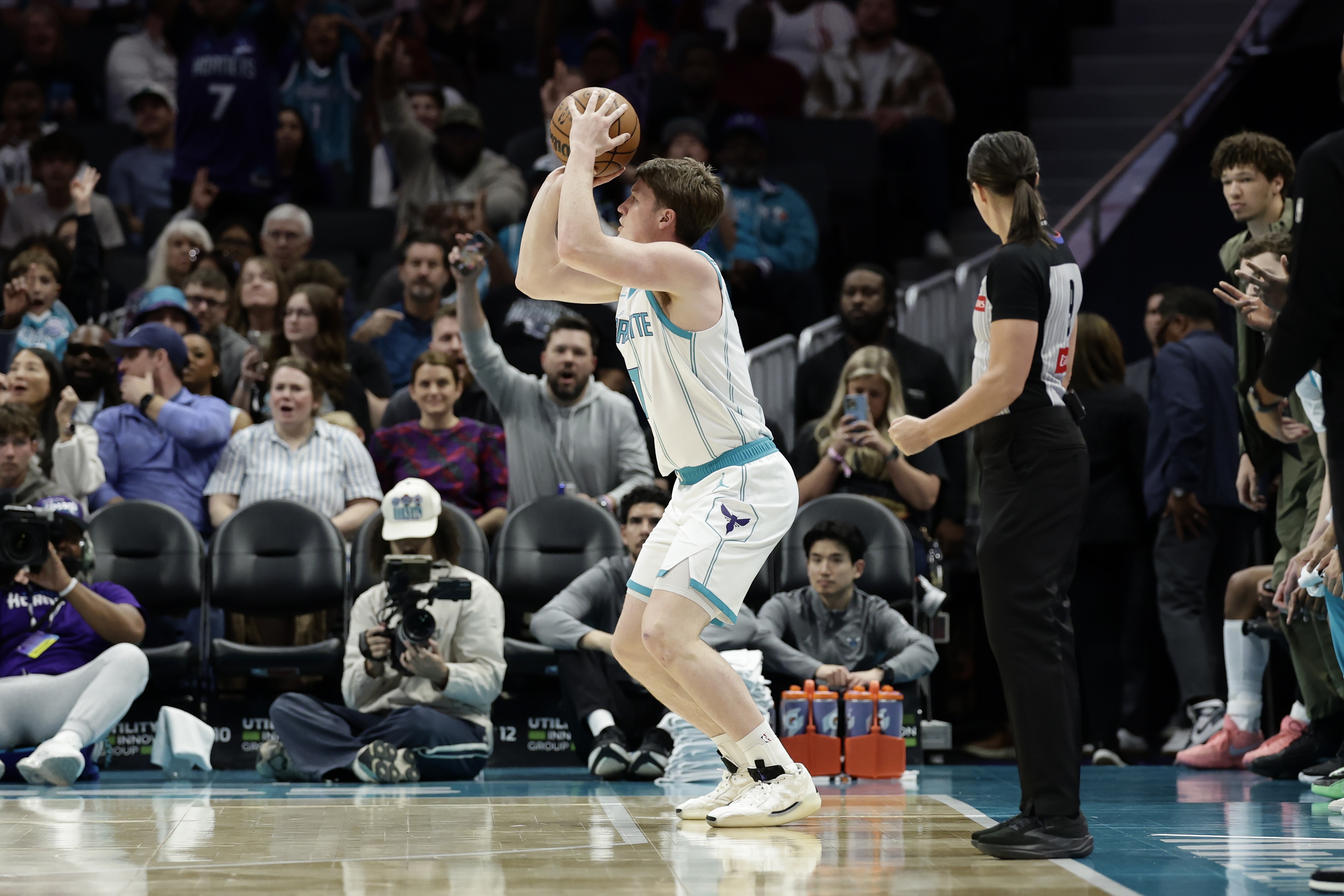 世界杯快速安装-最近几场略迷！克尼佩尔出战25分钟 12中4&amp;三分3中0拿8分7板